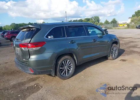 2019 Toyota Highlander Xle z USA, uszkodzony, nr VIN 5TDJZRFH3KS978519